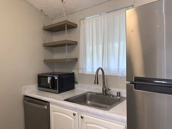 Building Photo - Elegant Auburn Condo 1Bd/1Ba
