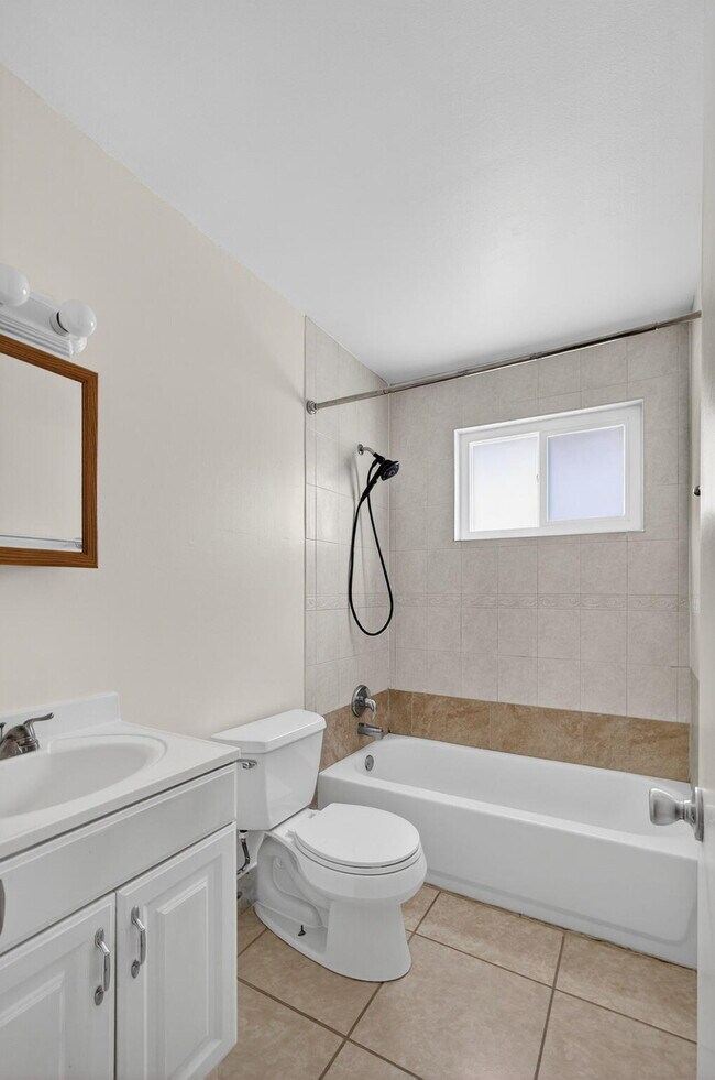 Building Photo - 809 Lighthouse Dr