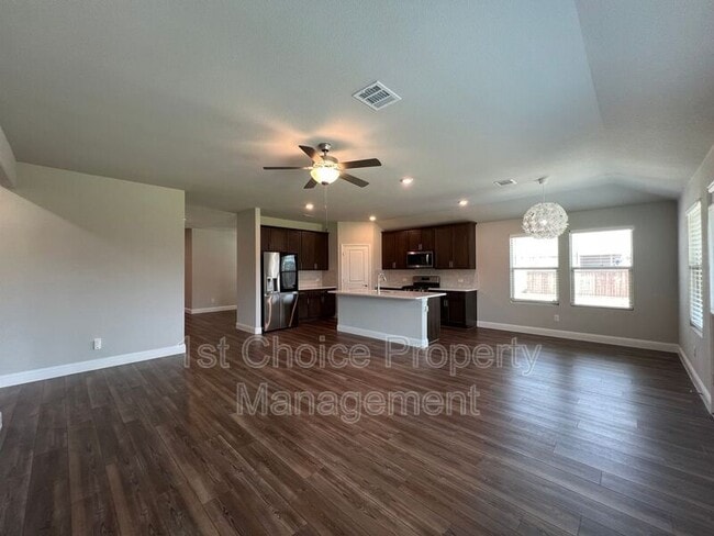 Building Photo - 2101 Sun Star Dr