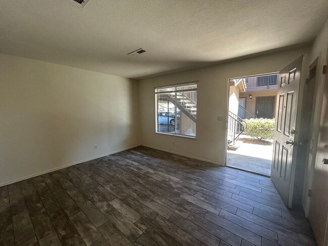 Building Photo - Gated community - Water, Garbage & Sewer Included