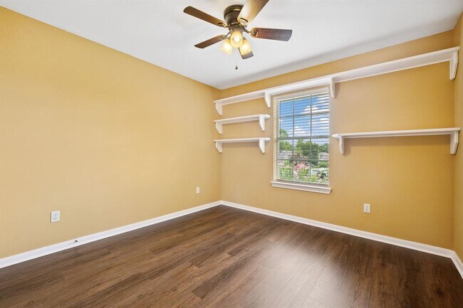 Building Photo - 8714 Malardcrest Dr