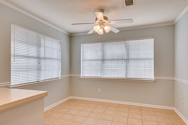 Building Photo - 3882 Villa Ln