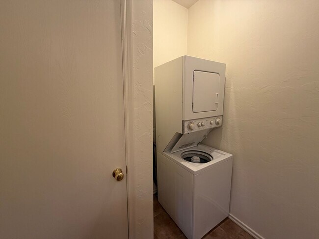 Building Photo - 200 Chalmette Dr