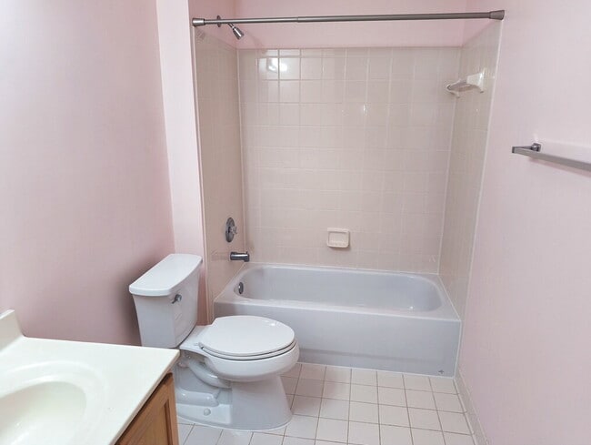 Building Photo - Exceptional End-Unit Townhome with Expansi...