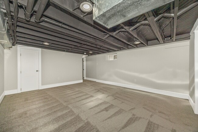 Building Photo - 2 College Ave