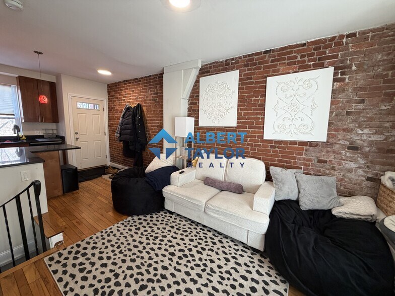 Building Photo - 34 Sussex St