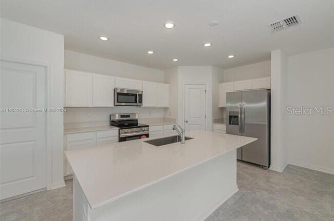 Building Photo - 748 Reggie Rd