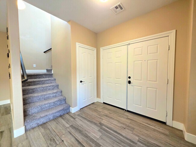 Building Photo - Three-bedroom Single Family