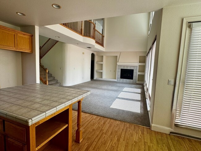 Building Photo - Fabulous Serrano Home