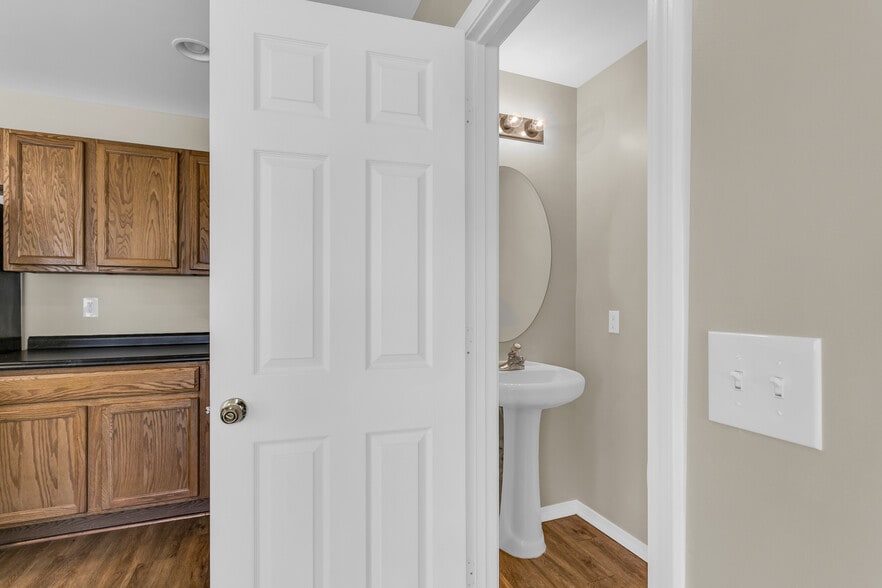 Downstairs Powder Room - 140 Fairgreen St