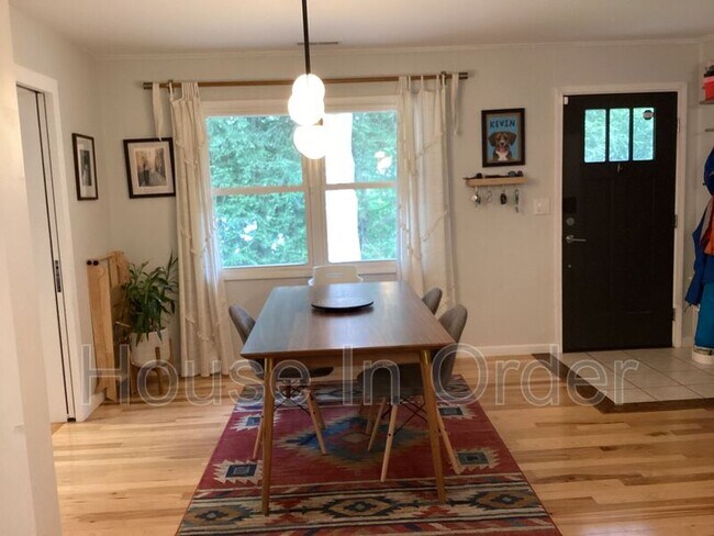 Building Photo - 23 Moore Ave