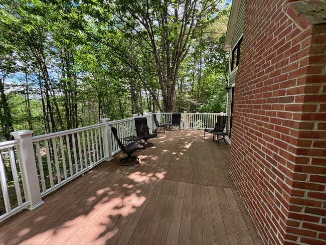 Building Photo - 62 Heights Rd