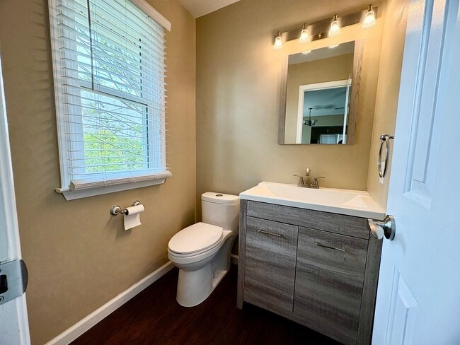 Building Photo - 2 Bedroom 2.5 Bathroom in Hummelstown!
