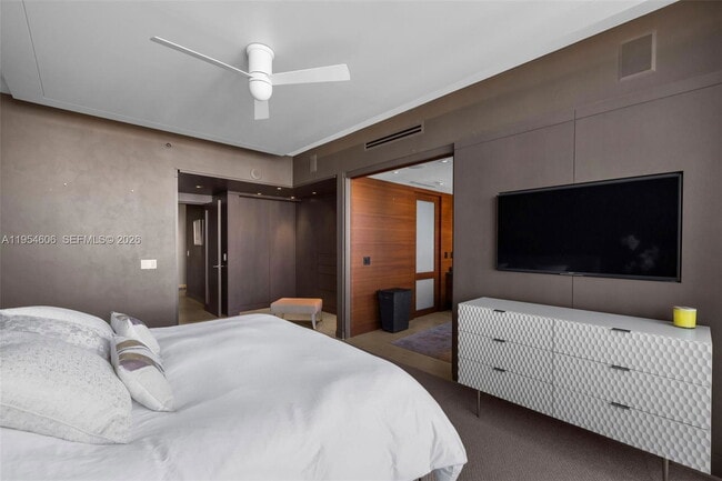 Building Photo - 5875 Collins Ave