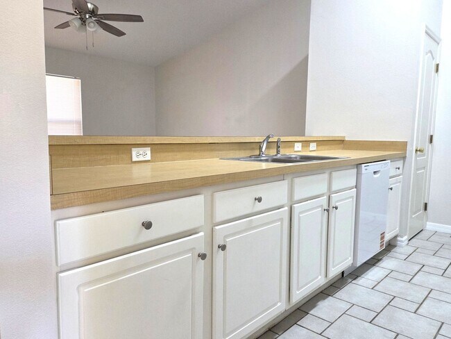 Building Photo - 2/2 Villa in Clermont