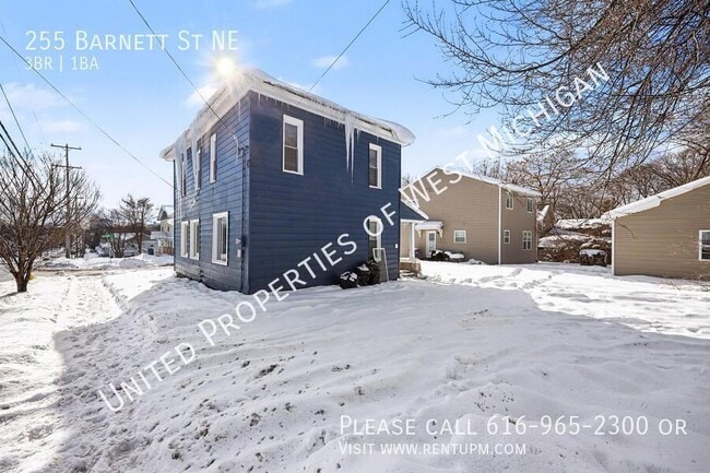 Building Photo - 255 Barnett St NE