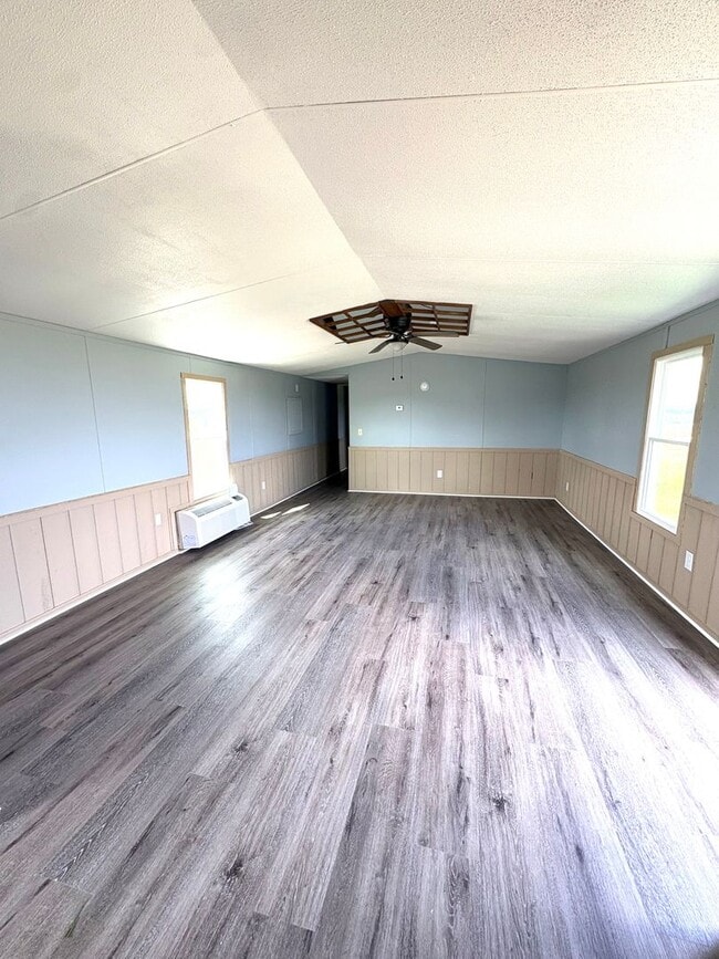 Building Photo - 400 Barbara Rd
