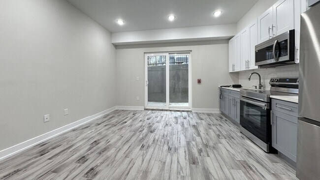 Building Photo - 701 N 40th St