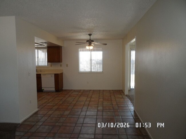 Building Photo - 3 Bedrooms, 1.75 Bathrooms, Approx. 1542 sq. ft., 2 Car Garage, Covered Patio, Large Fenced Corne...