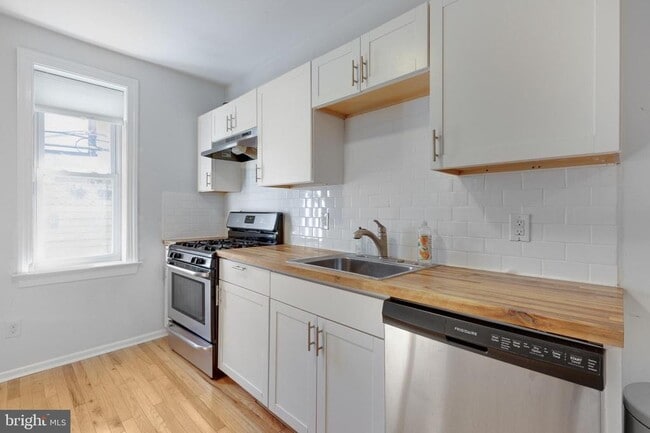 Building Photo - 1517 S LeCount St