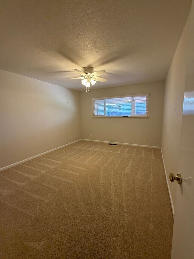 Building Photo - 23799 Woodhaven Pl