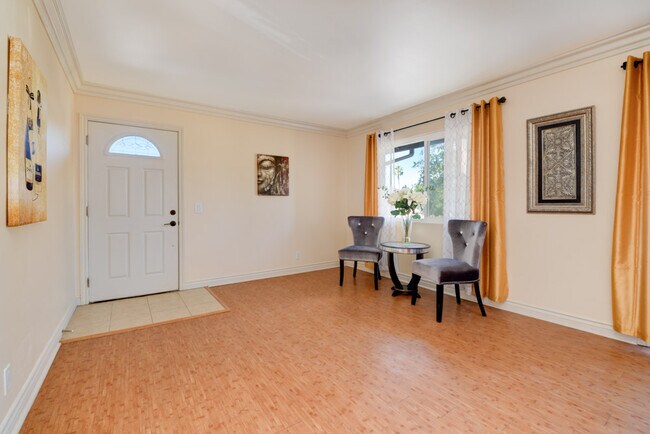 Building Photo - 194 Avenida Descanso