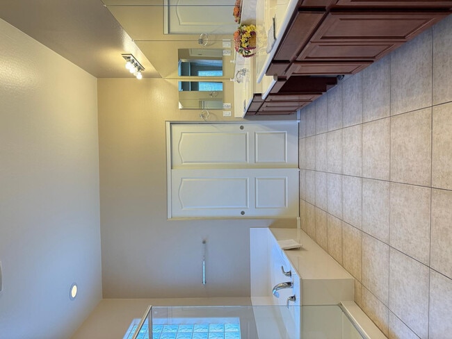 Building Photo - 1928 W Spur Dr