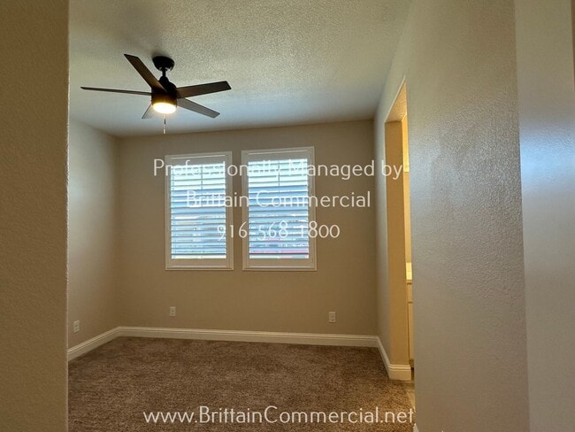 Building Photo - Stunning All Single Story 3 Bedroom, 2.5 B...