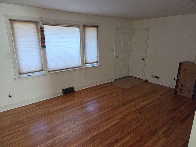 Building Photo - 405 Stanton Rd