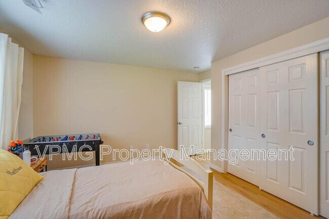 Building Photo - 5906 NE 56th St