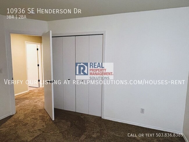 Building Photo - 10936 SE Henderson Dr