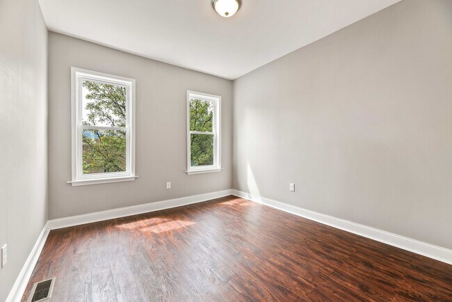 Building Photo - 2 Bedroom Rowhome- Baltimore City