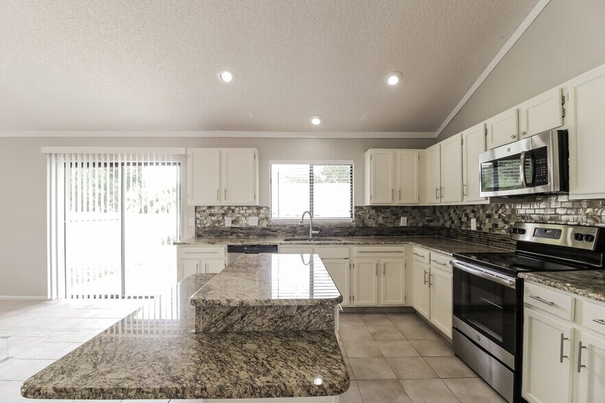 Building Photo - 1066 Weaver Dr