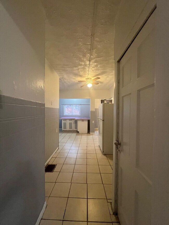 Building Photo - 1563 E 47th St