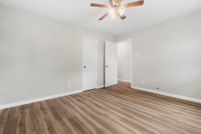 Building Photo - 407 Lovera Blvd