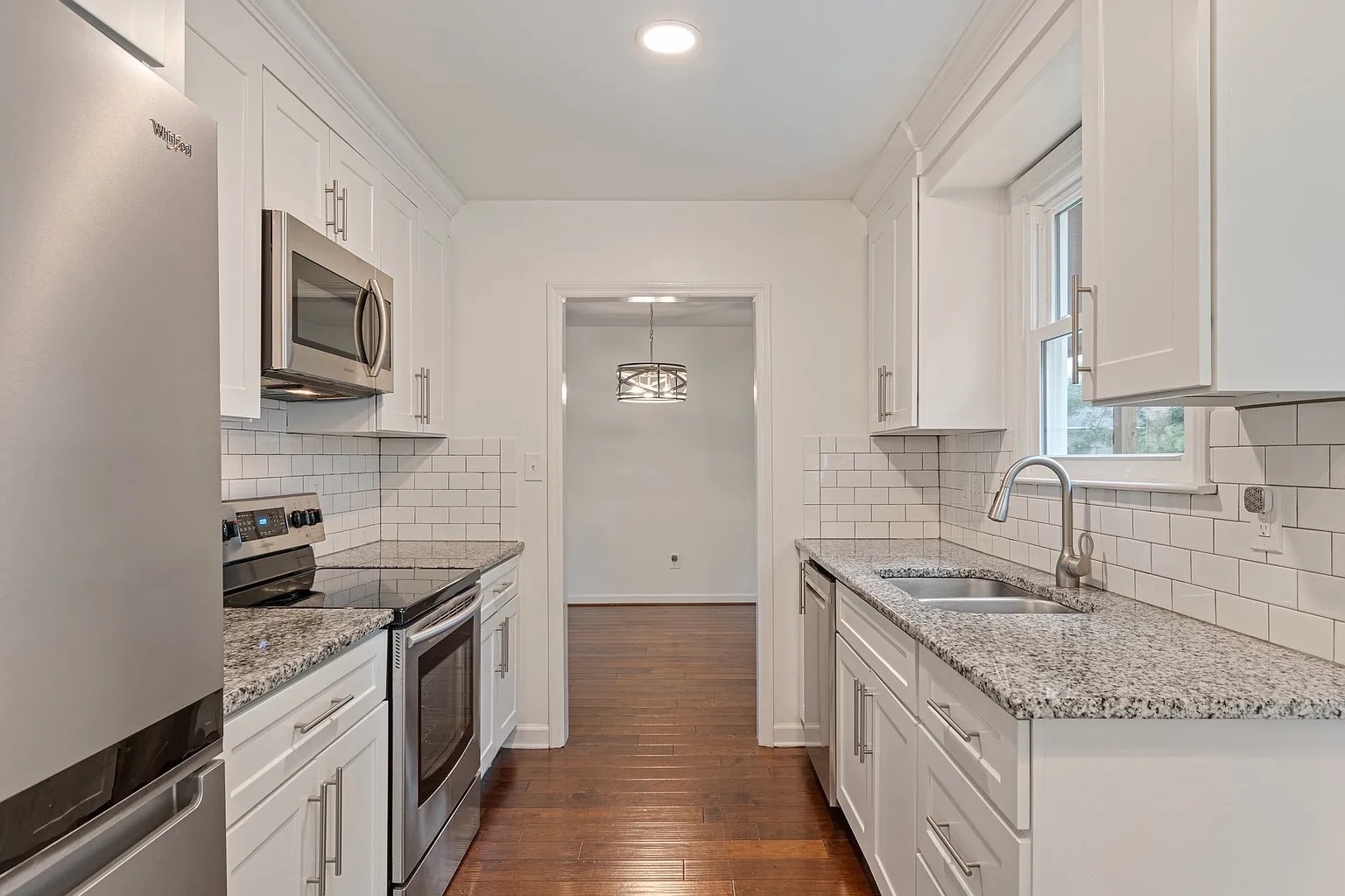 Building Photo - 723 Riverview Dr