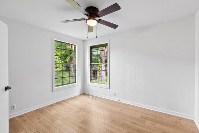 Building Photo - 121 Mulberry Rd