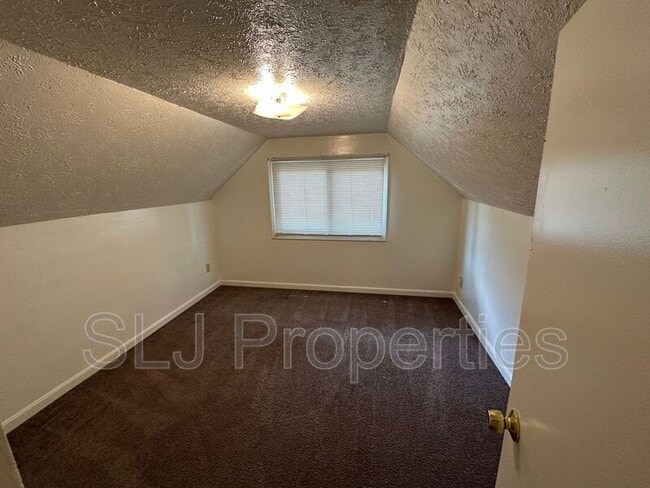 Building Photo - 9410 Cavalcade Ave