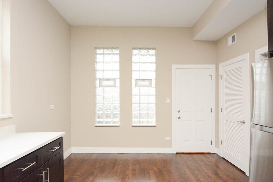 Building Photo - 2637 W Potomac Ave