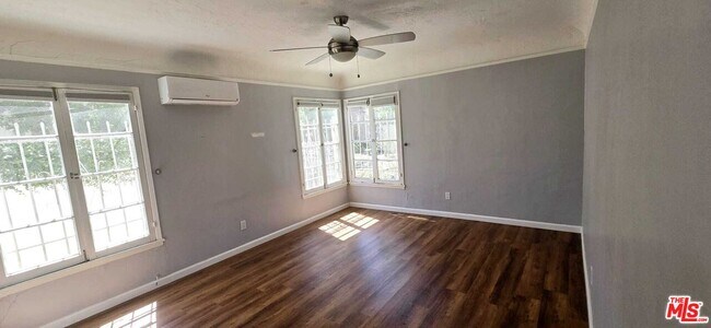 Building Photo - 158 S Elm Dr