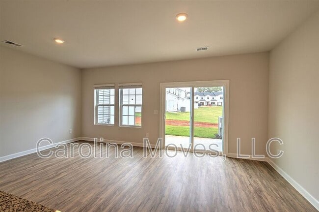 Building Photo - 500 Benoni Pl