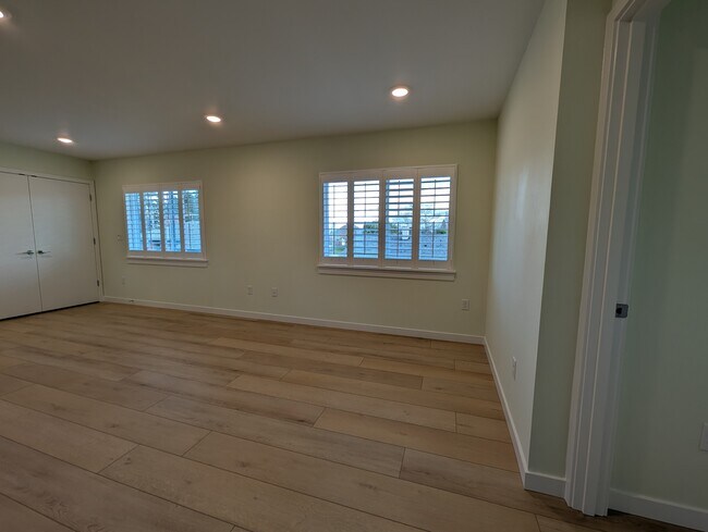 Building Photo - 2414 N Stevens St