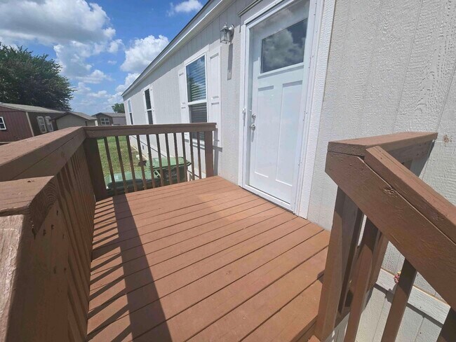 Building Photo - 709 N Collins Fwy