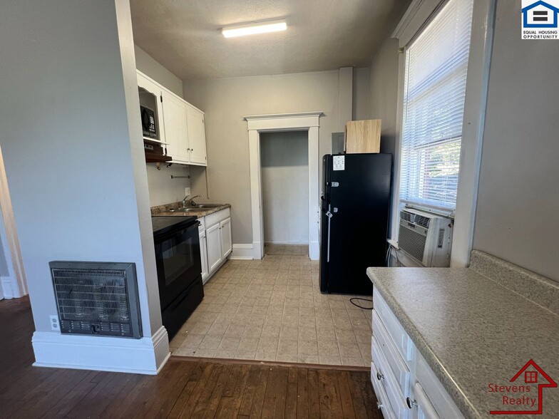 Building Photo - 938 Fort Wood St