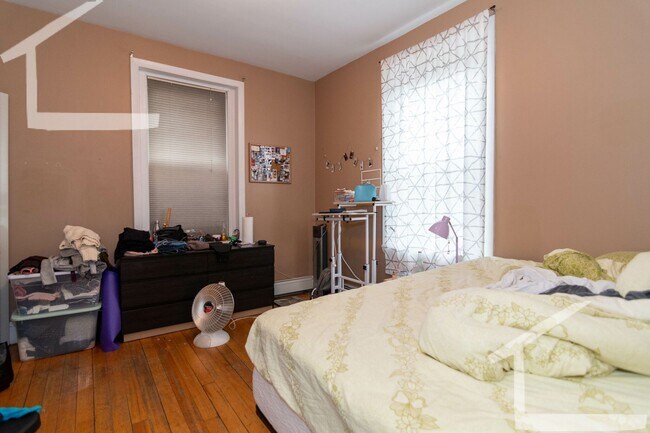 Building Photo - 9/1 Renovated, spacious 4BR/BA near T, BU