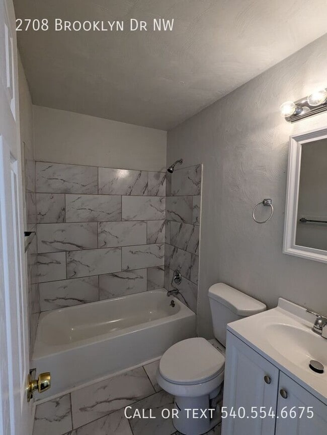 Building Photo - 2708 Brooklyn Dr NW