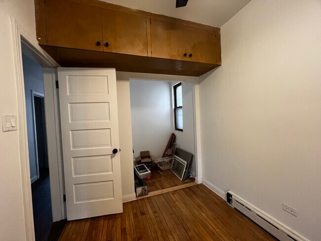 Building Photo - 3610 W Diversey Ave