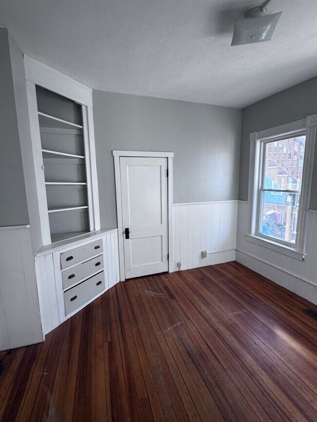 Building Photo - 220 Broad St