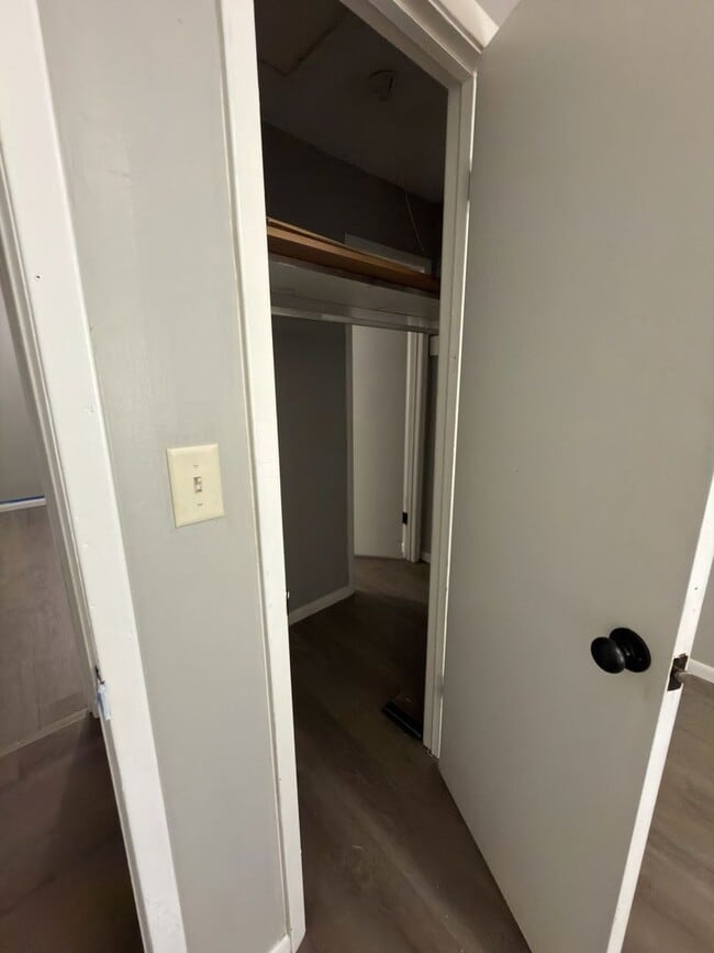 Building Photo - 747 S Nettleton Ave