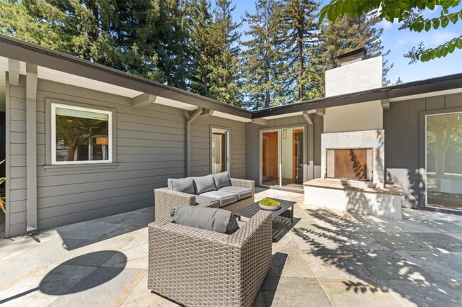 Building Photo - 705 Evergreen St